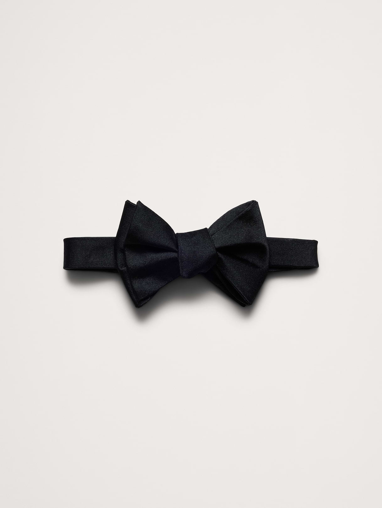 Signature Silk Bow Tie - Black