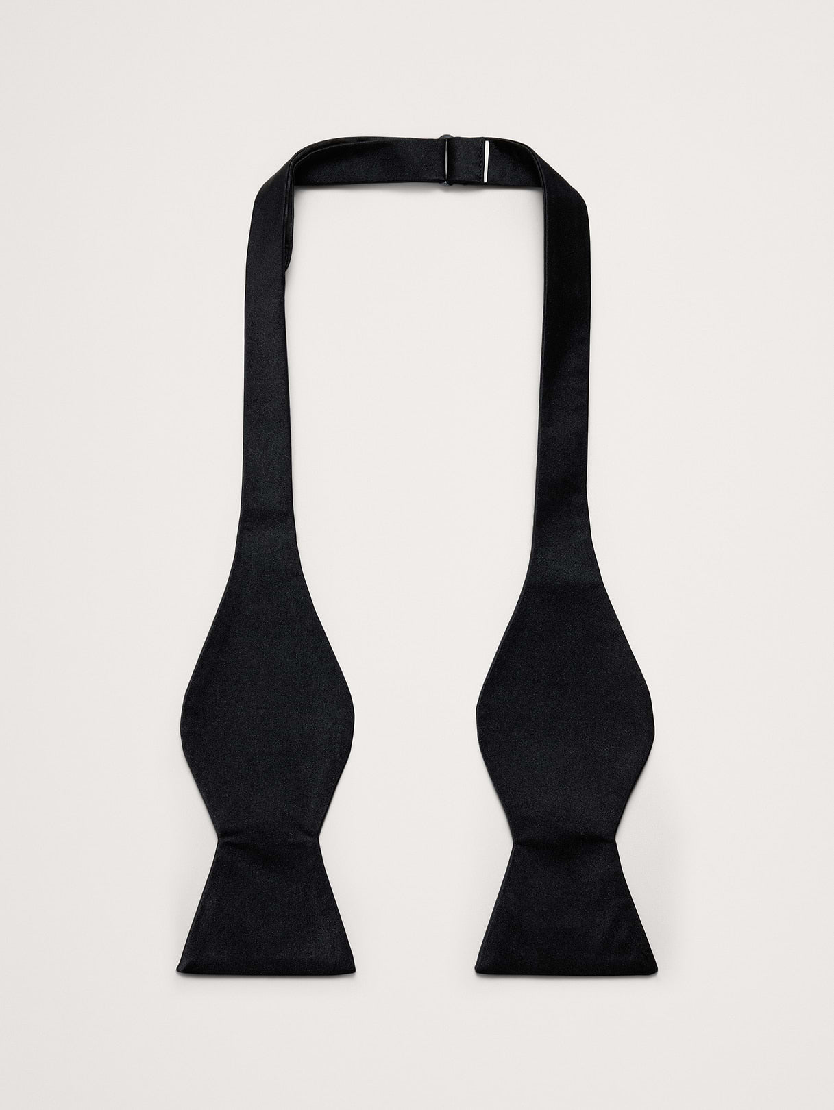 Signature Silk Bow Tie - Black