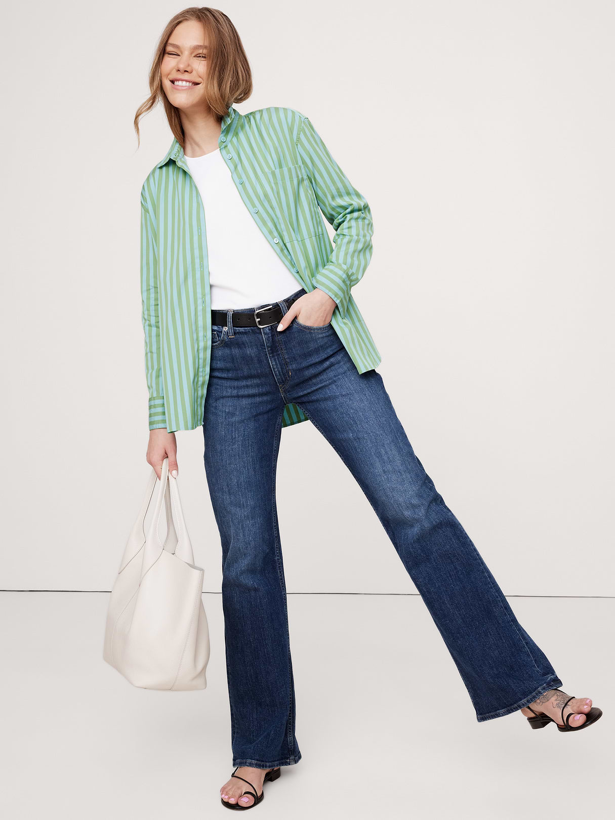 The Oversized Shirt in Cotton Poplin - Green Stripe