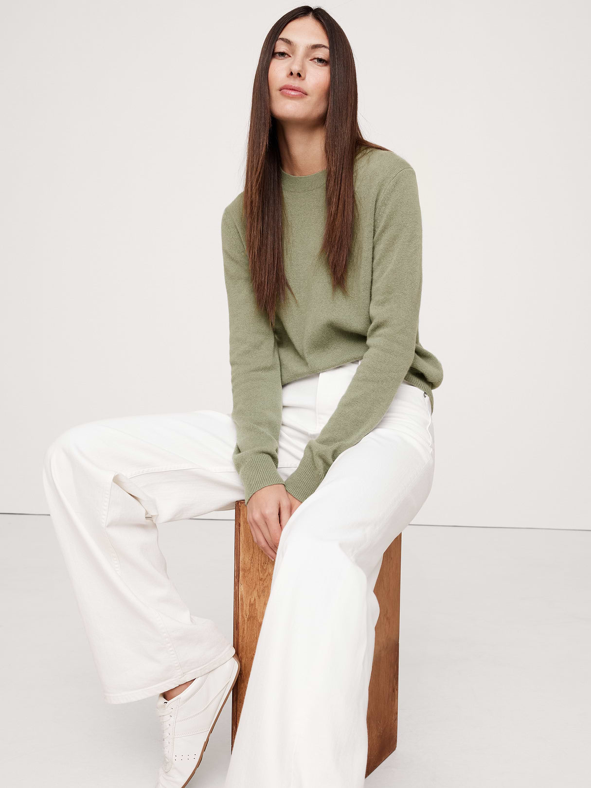 Lightweight Cashmere Crew-Neck Sweater - Green Moss
