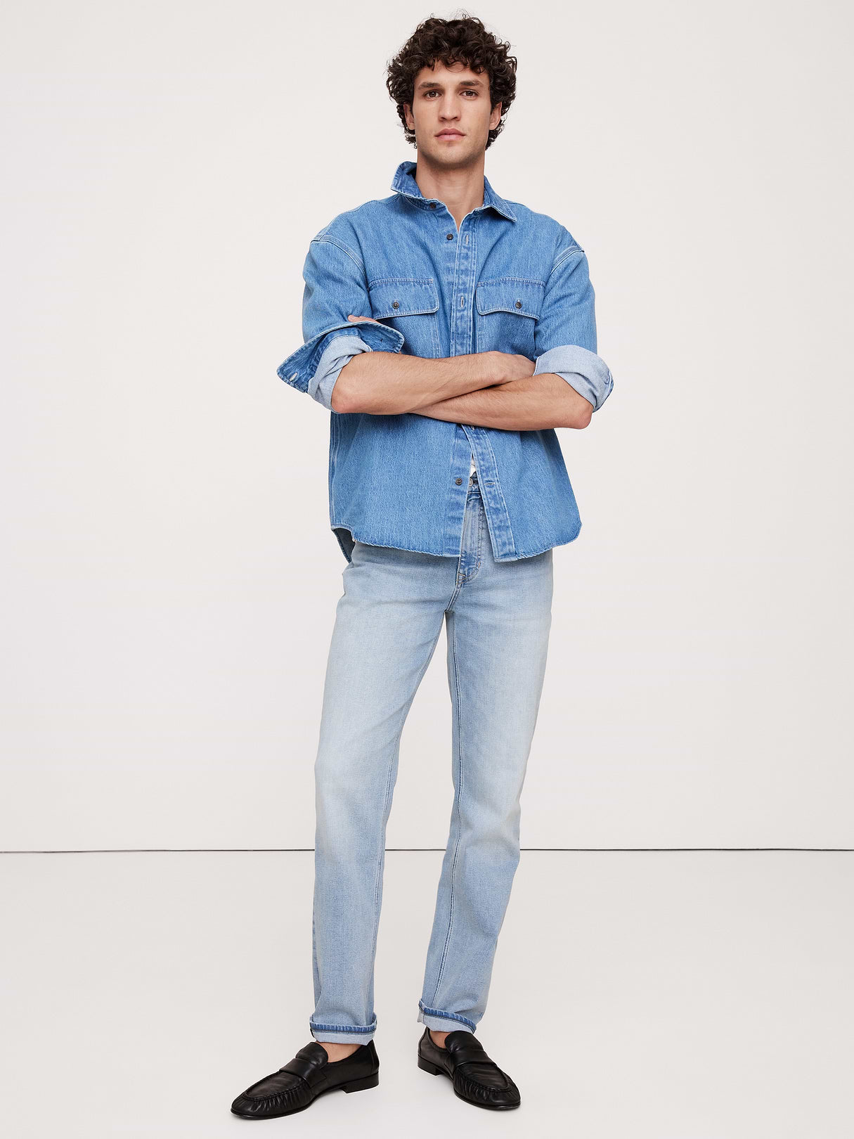 Slim Luxe Traveler Jean - Light Wash