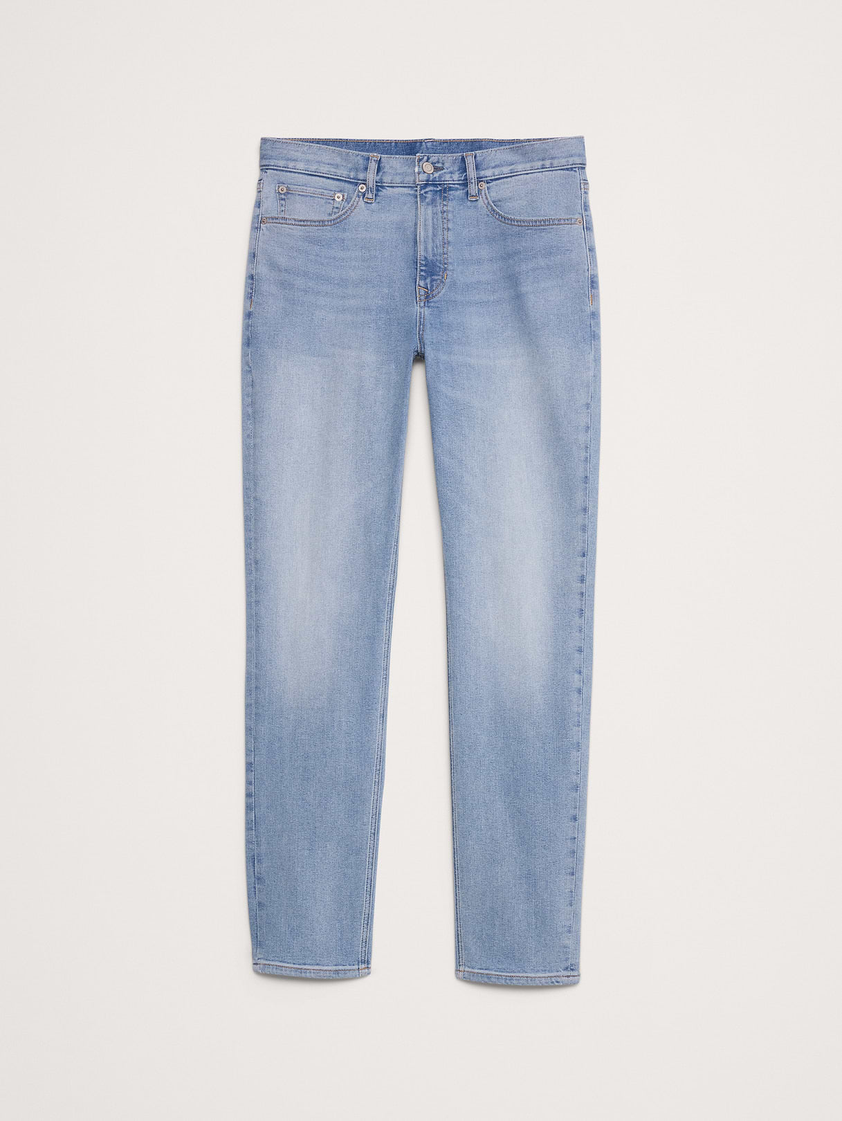 Slim Luxe Traveler Jean - Light Wash