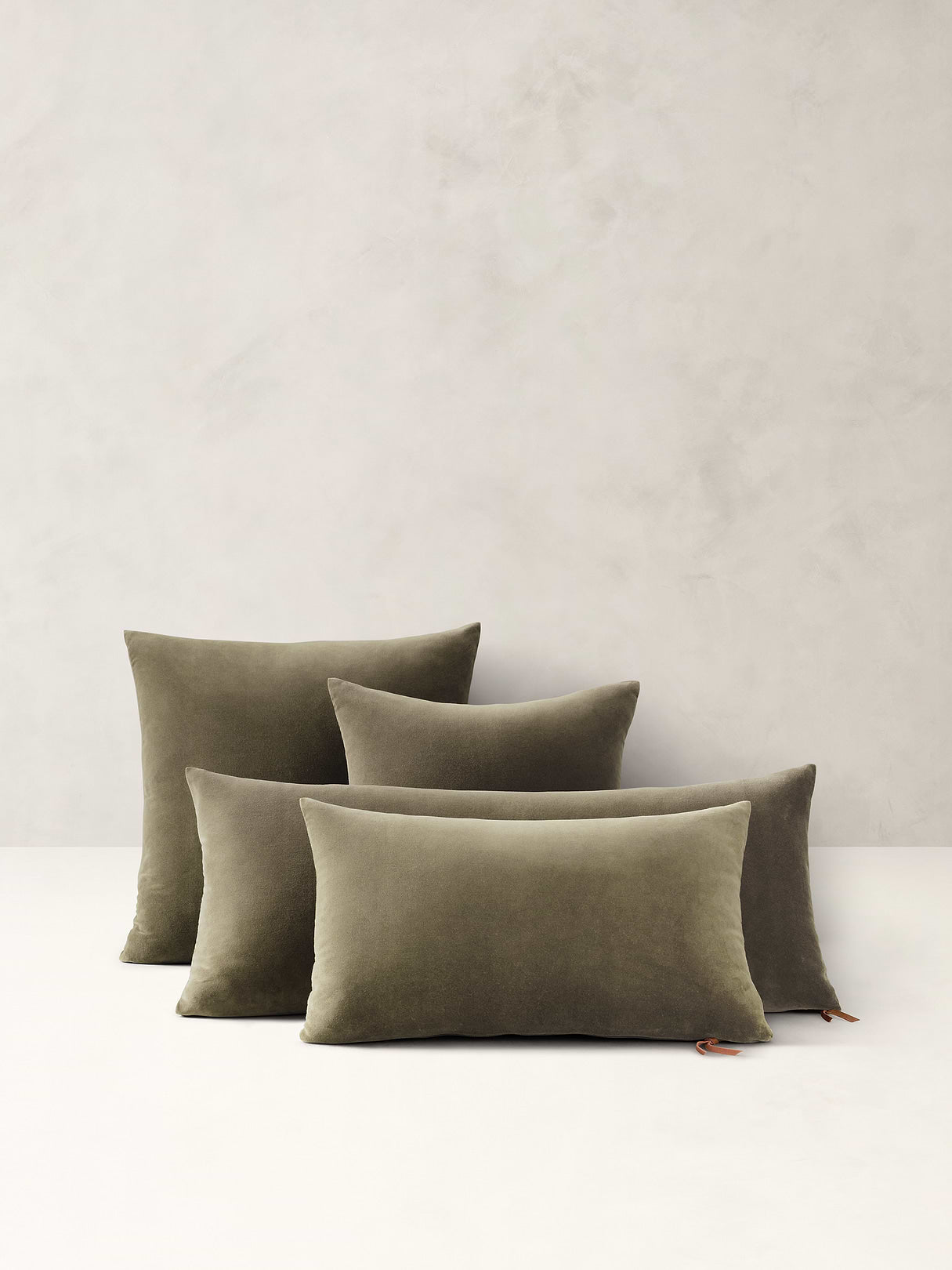 Timeless Velvet Pillow - Moss Green