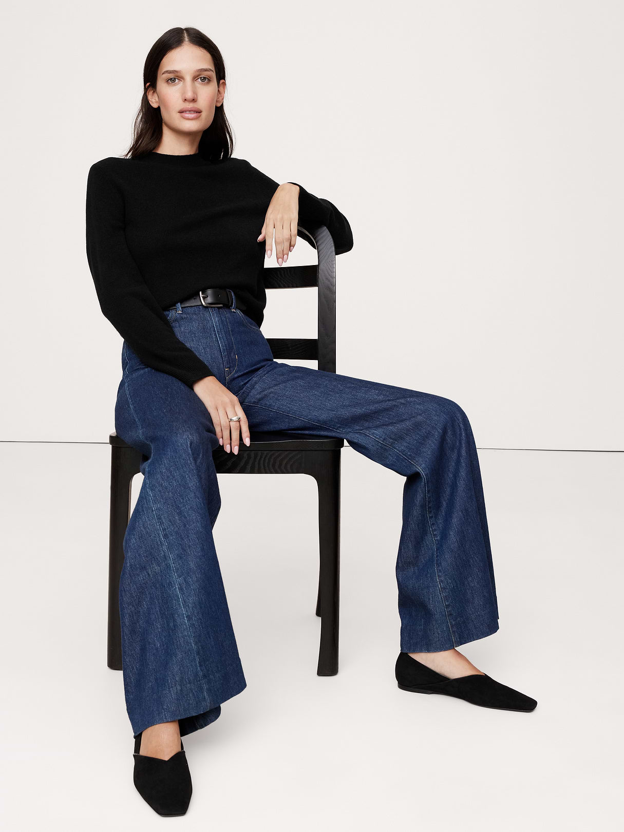 Lightweight Cashmere Crew-Neck Sweater - Black