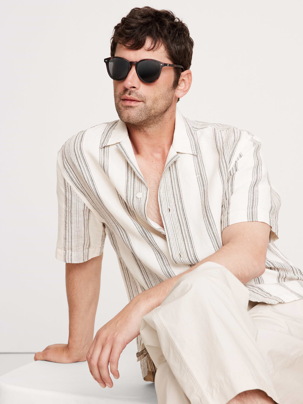 Bandwagon Sunglasses by Le Specs - Matte Tort