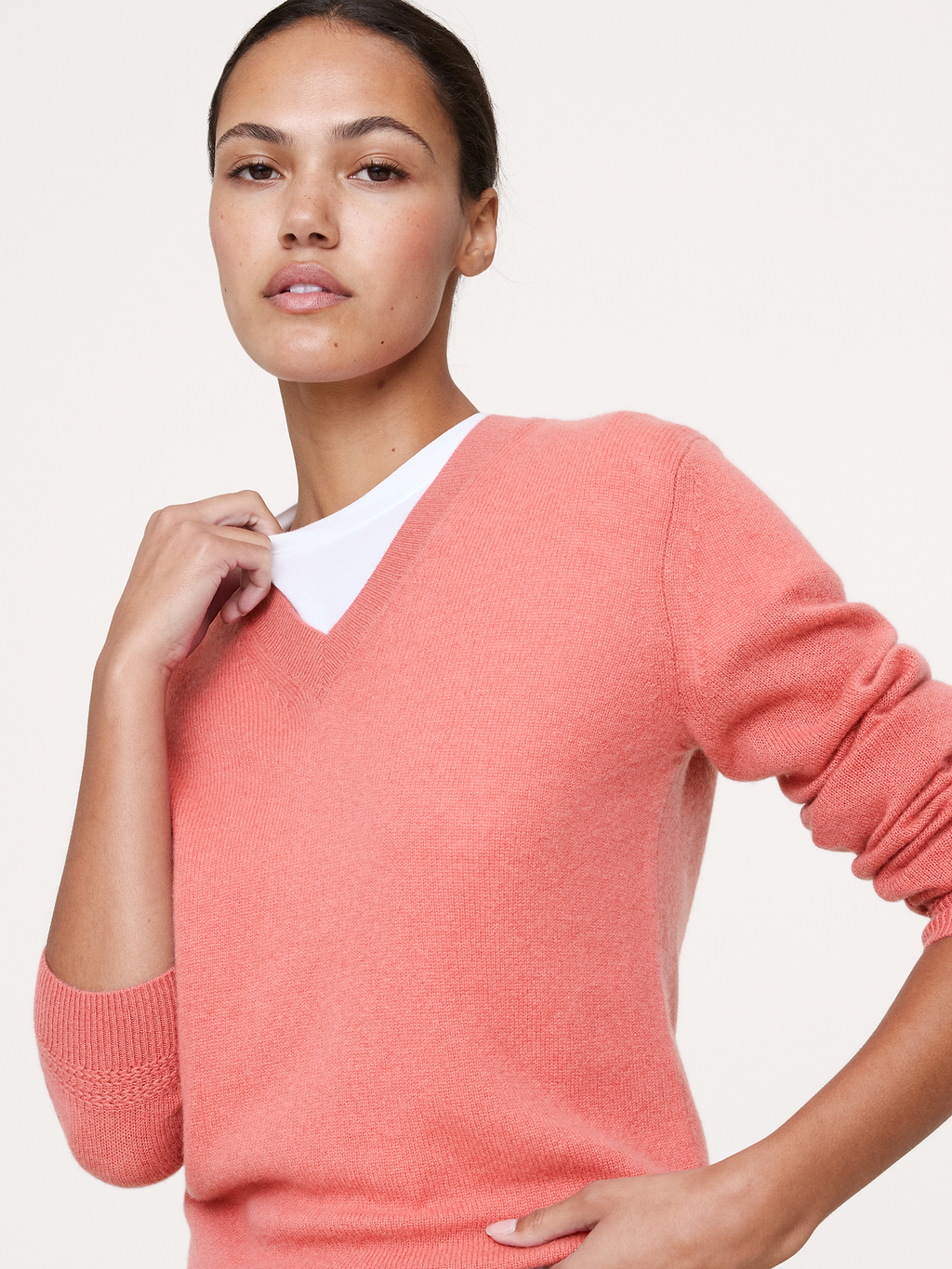 Lightweight Cashmere V-Neck Sweater - Pink Snapdragon