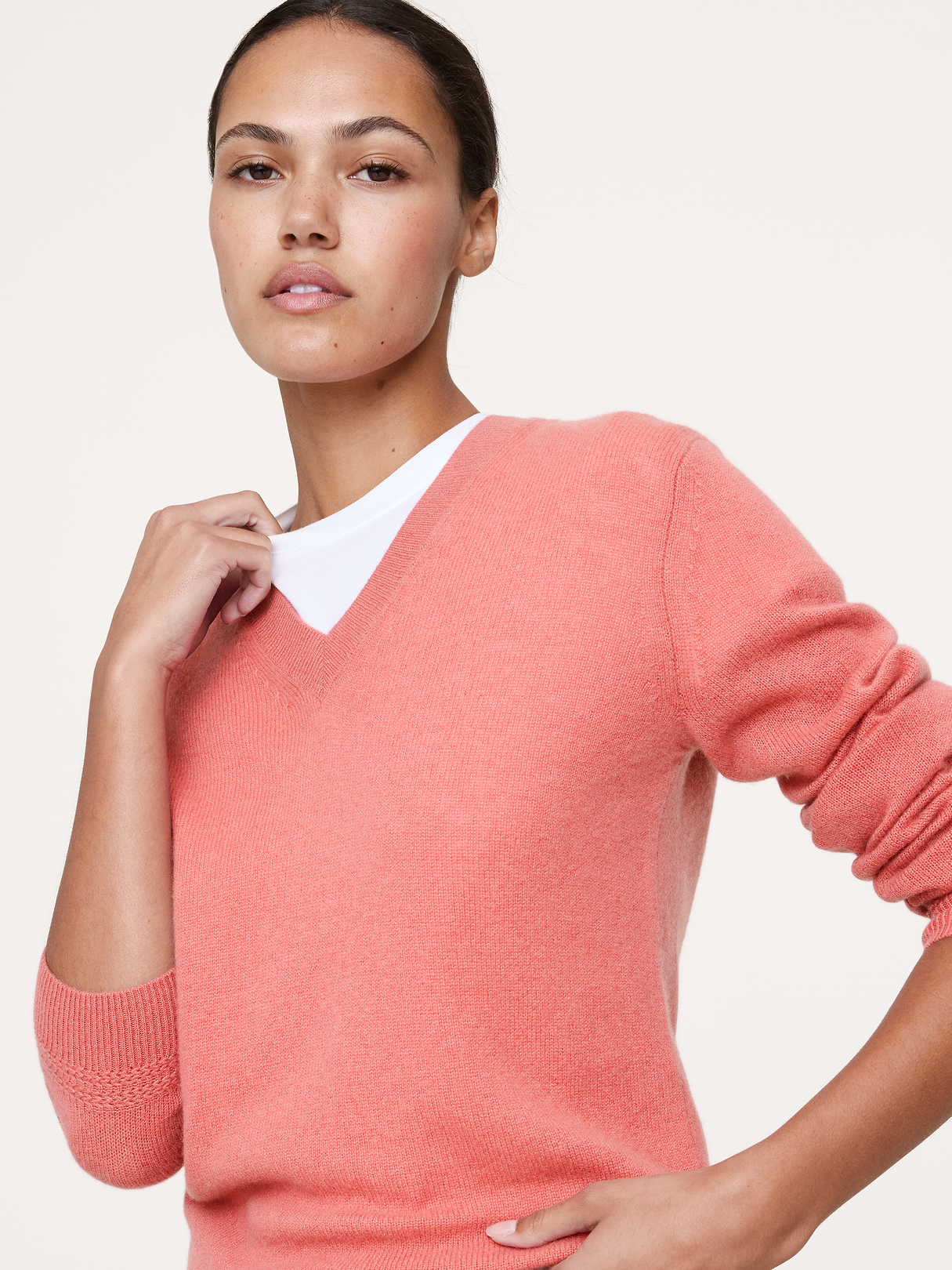 Lightweight Cashmere V-Neck Sweater - Pink Snapdragon