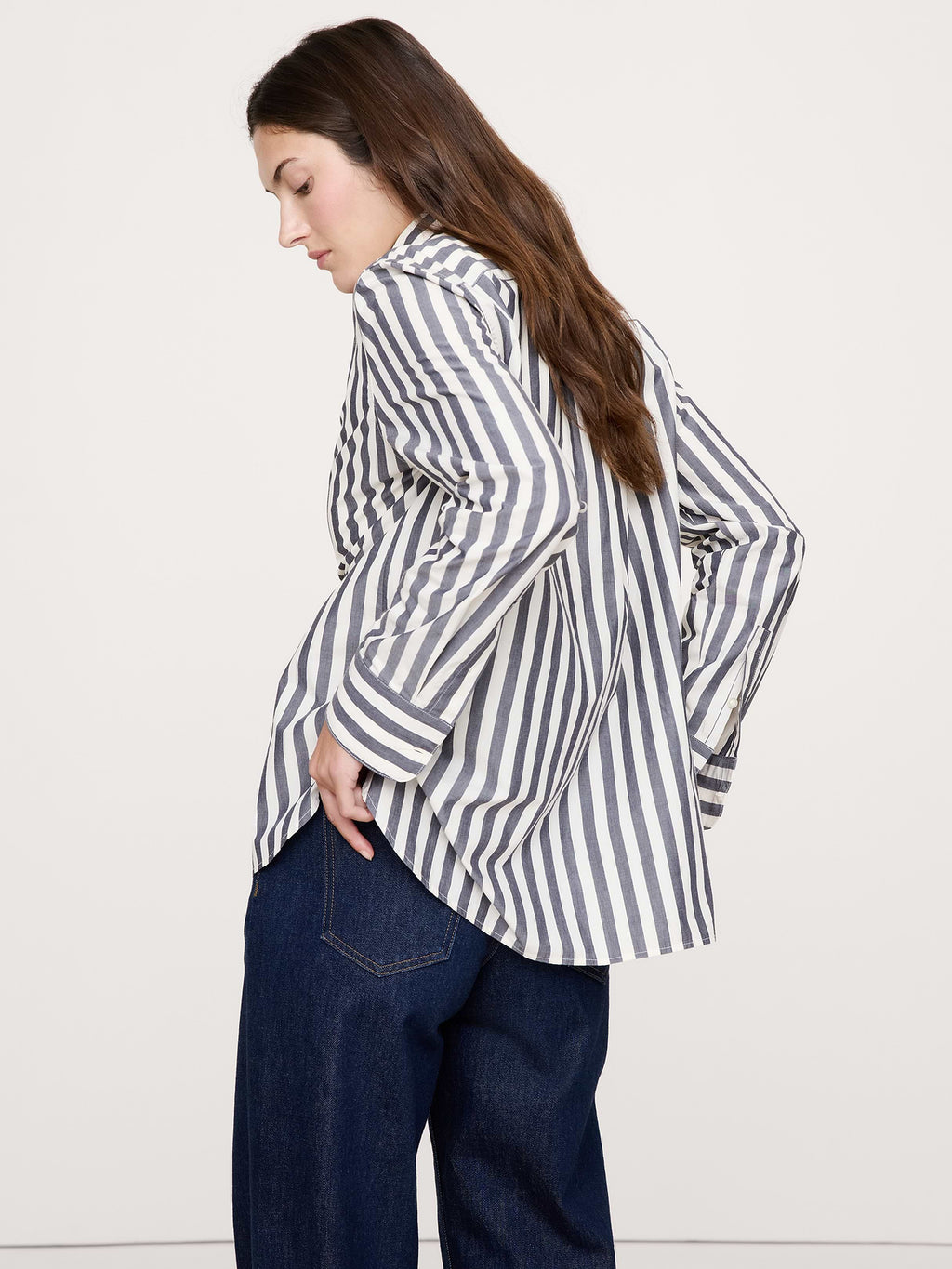 The Everyday Shirt in Cotton Poplin - Navy Blue Stripe
