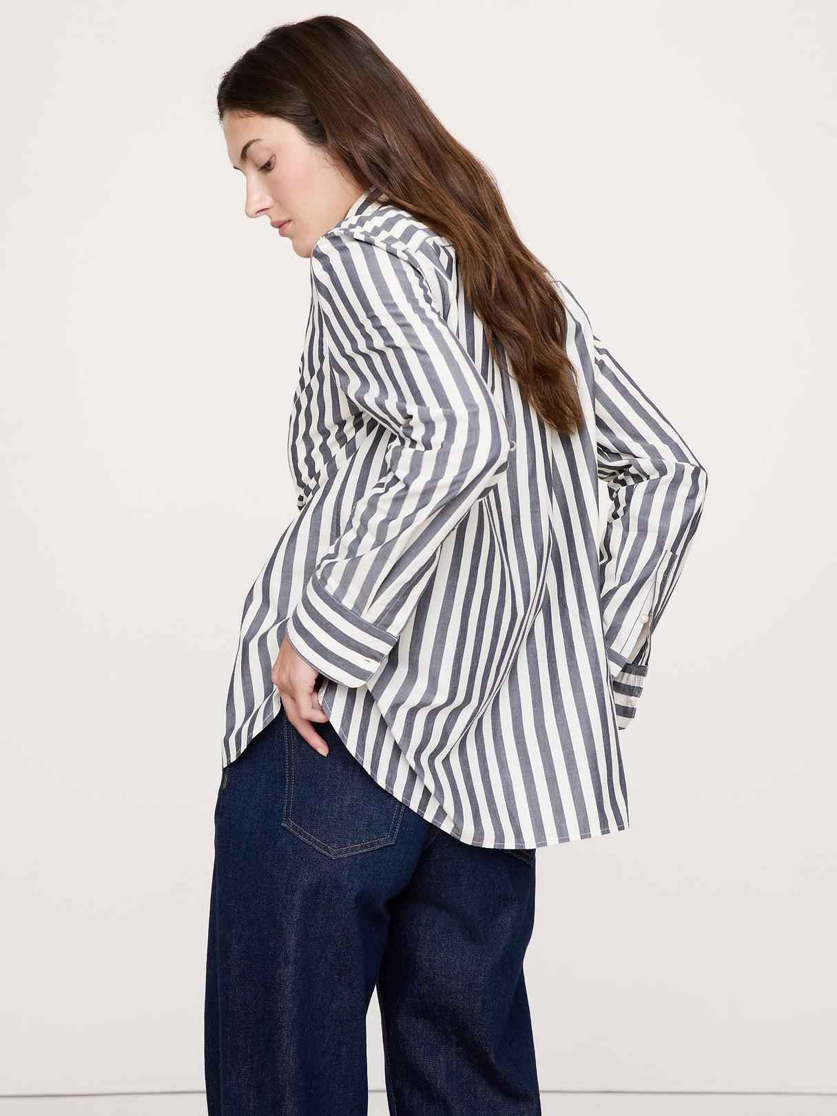 The Everyday Shirt in Cotton Poplin - Navy Blue Stripe