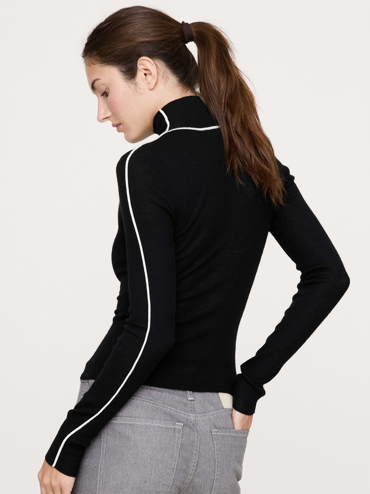 Featherweight Cashmere Turtleneck - Black