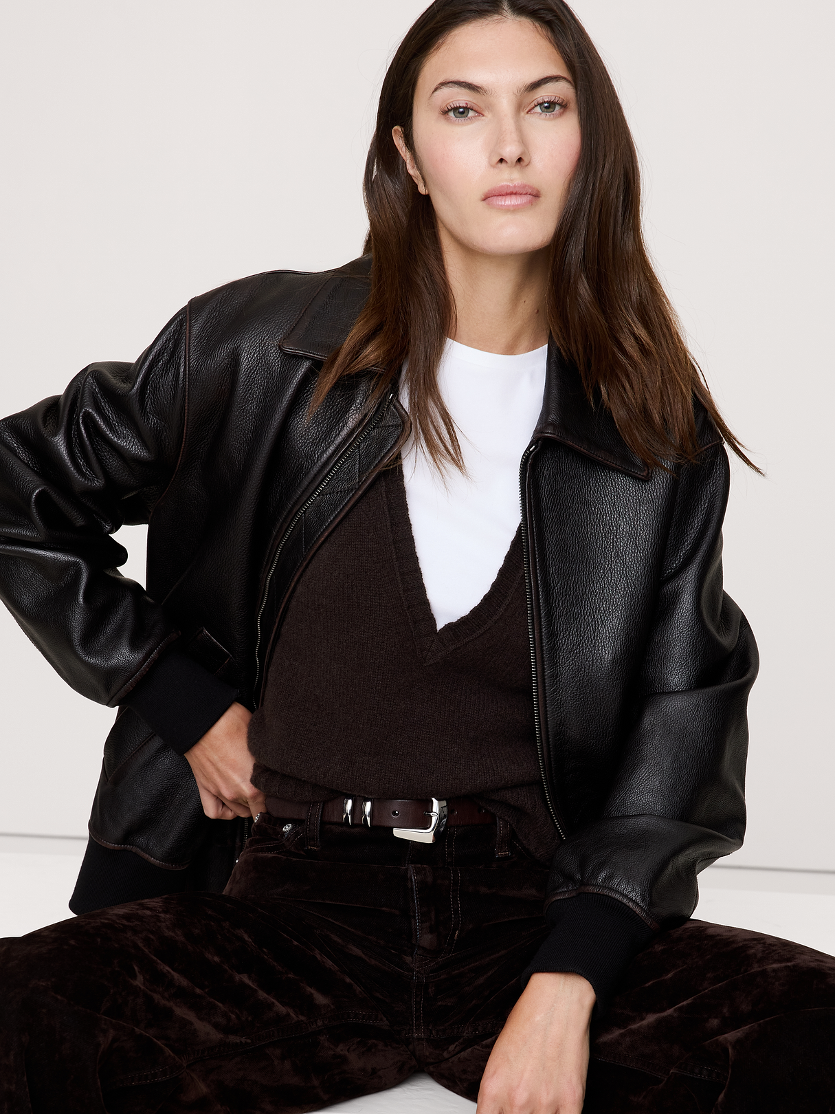 Lightweight Cashmere Low V-Neck Sweater - Ganache Brown