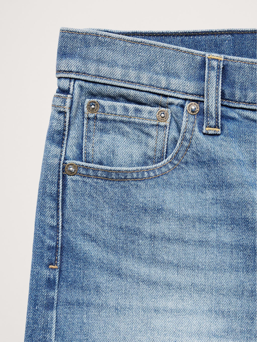 High-Rise 90S Straight Jean - Light Wash