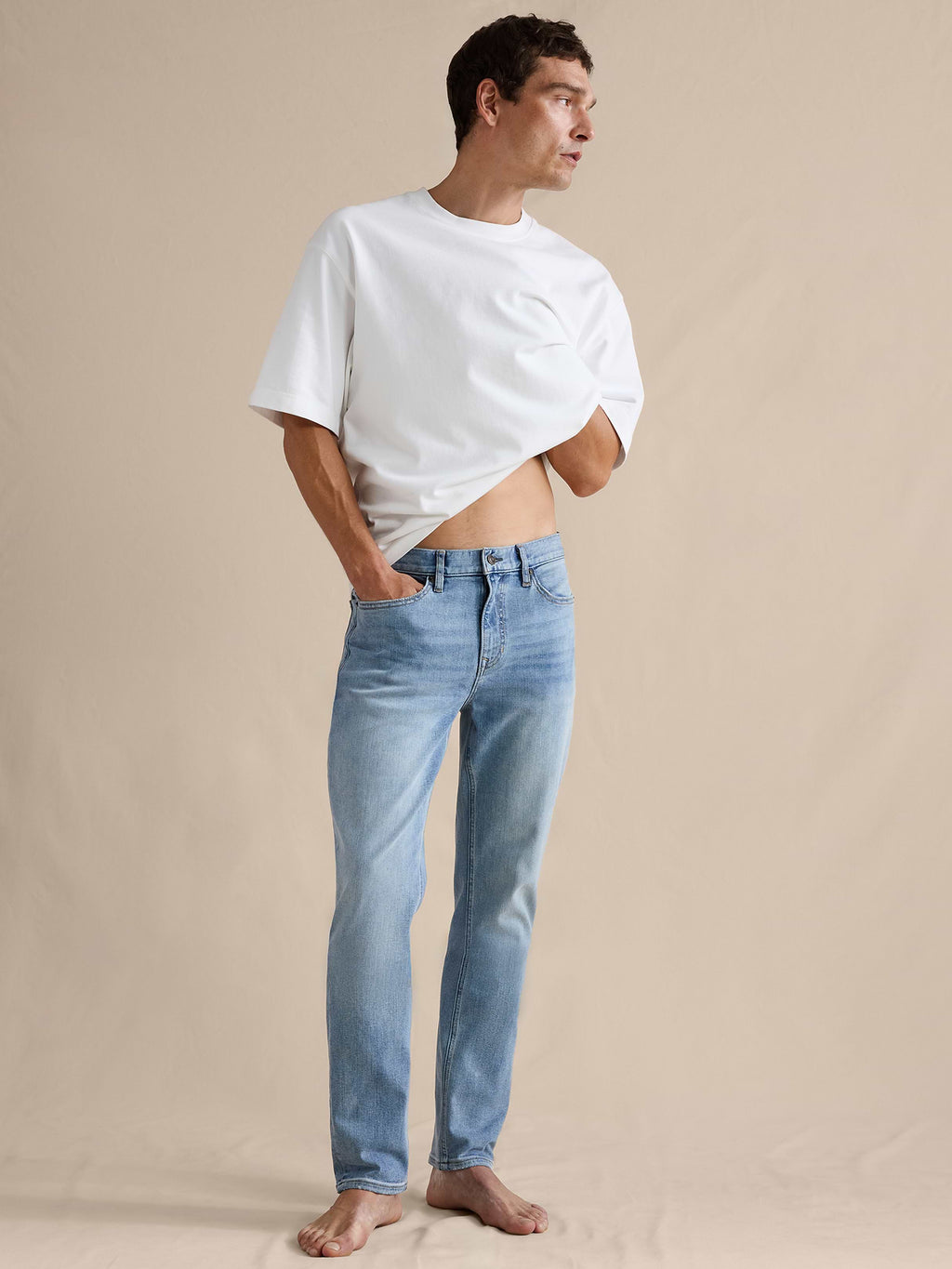 Slim Luxe Traveler Jean - Light Wash