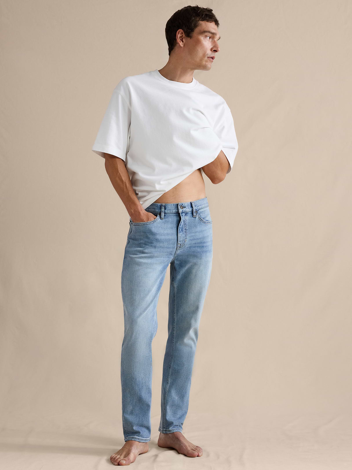 Slim Luxe Traveler Jean - Light Wash