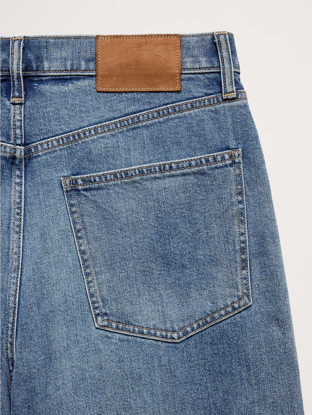 Straight Authentic Jean - Light Wash