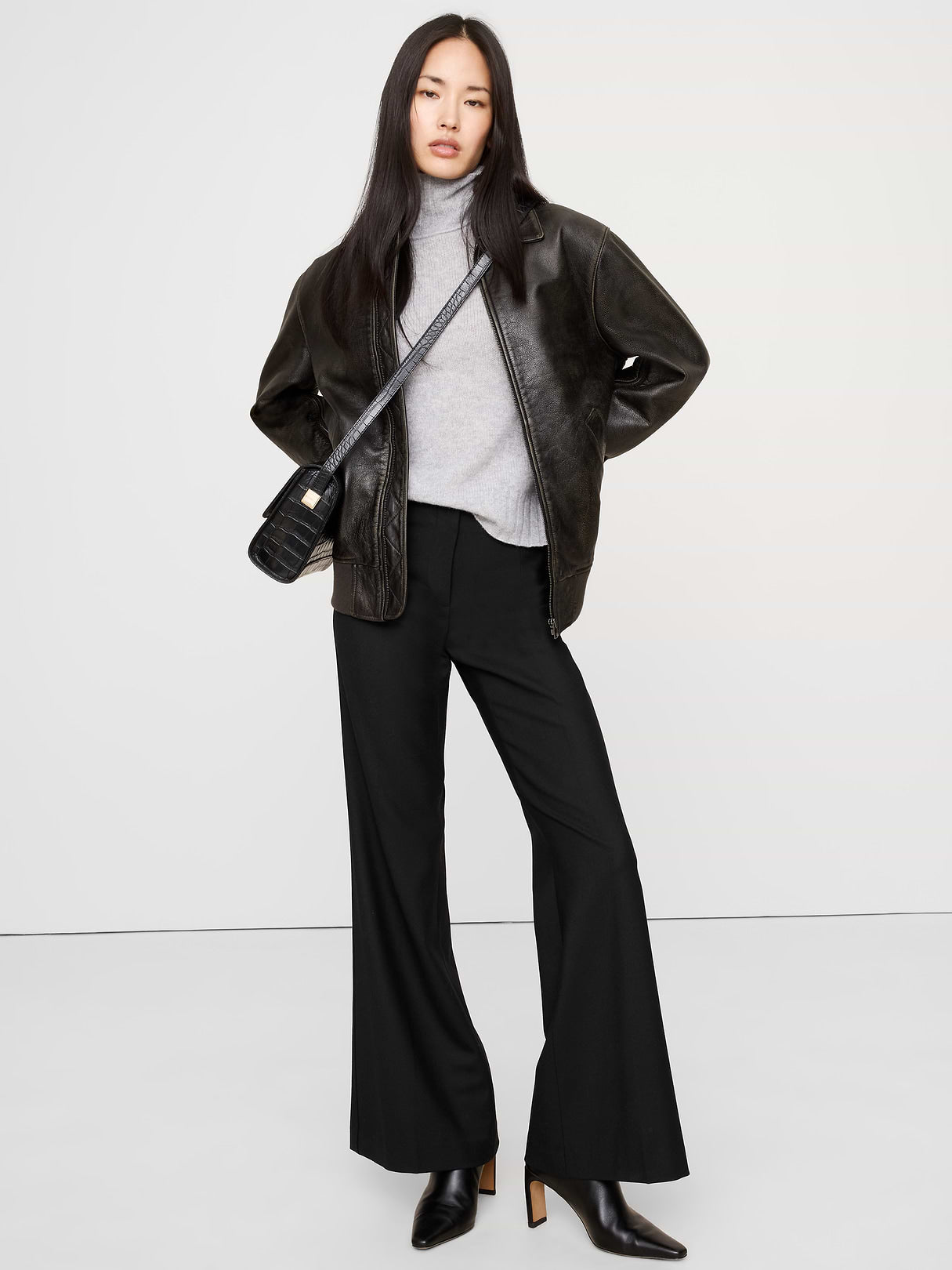 Mid-Rise Flare Stretch Wool-Blend Pant - Black