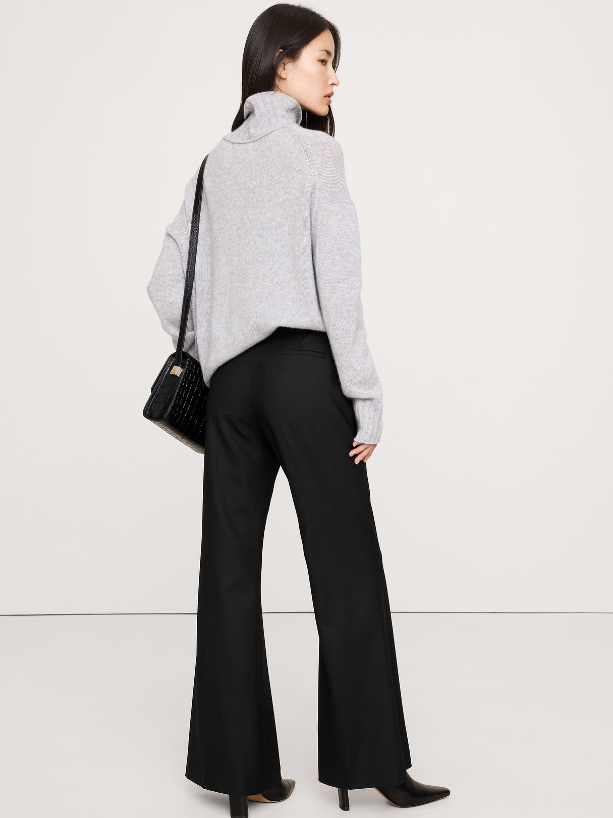 Mid-Rise Flare Stretch Wool-Blend Pant - Black