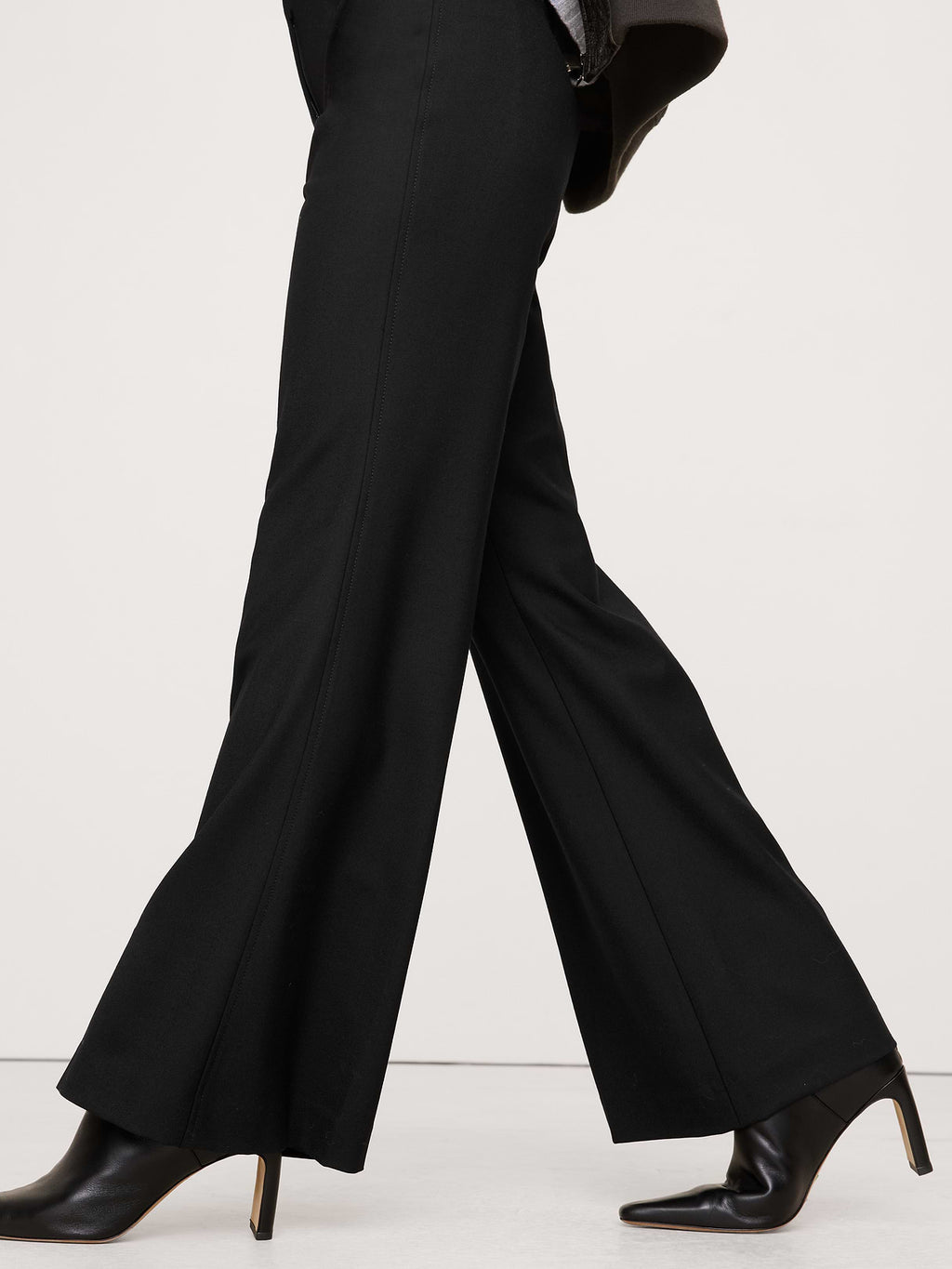 Mid-Rise Flare Stretch Wool-Blend Pant - Black