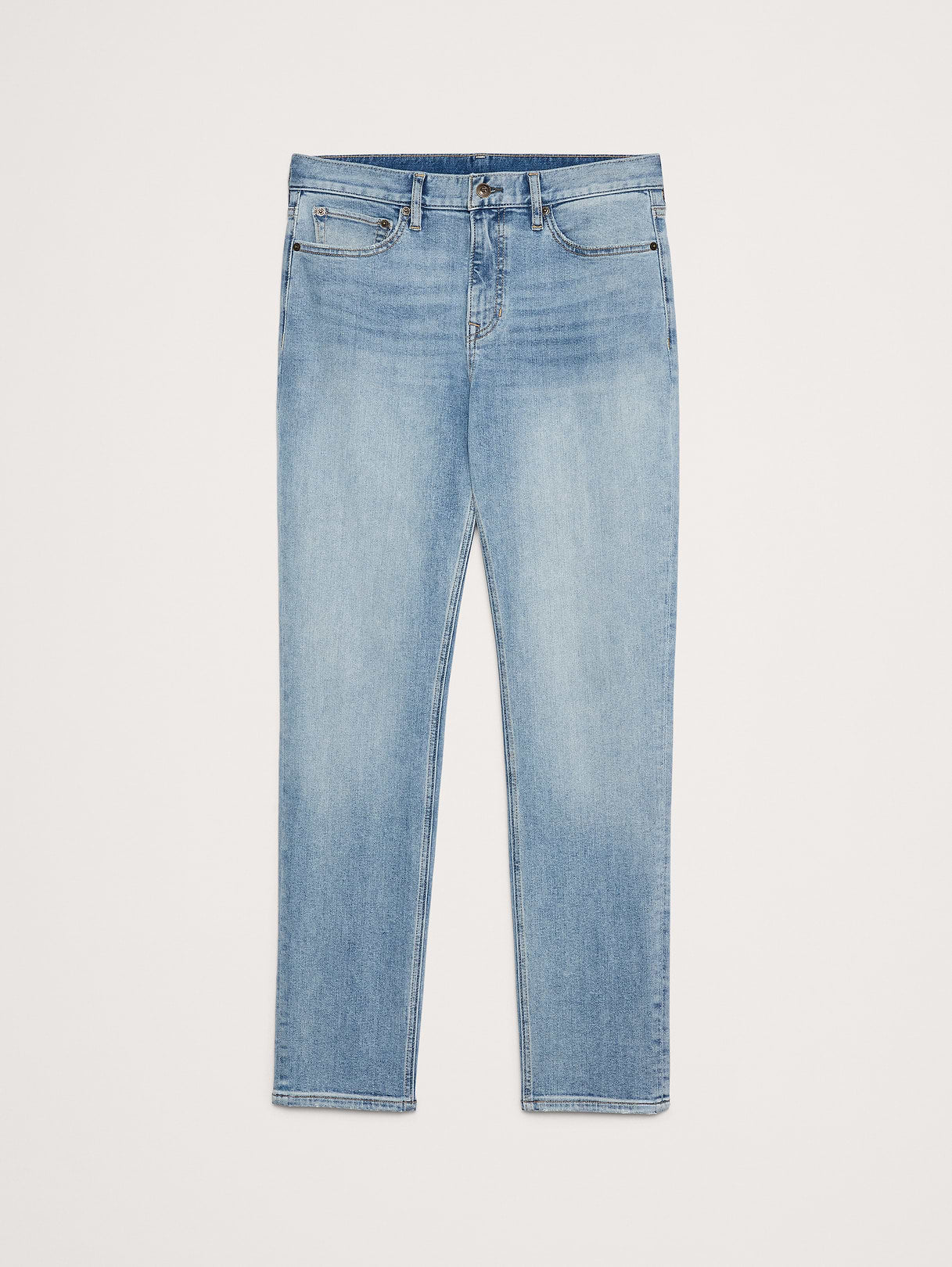 Slim Luxe Traveler Jean - Light Wash