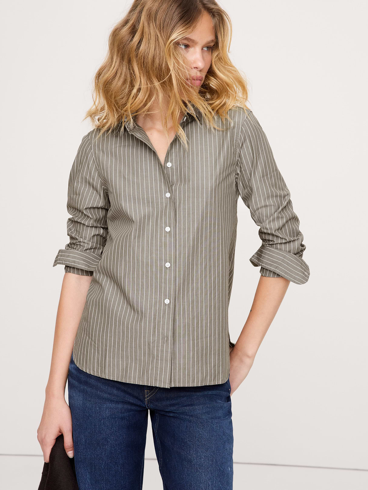 The Everyday Shirt in Cotton Poplin - Olive Green Stripe