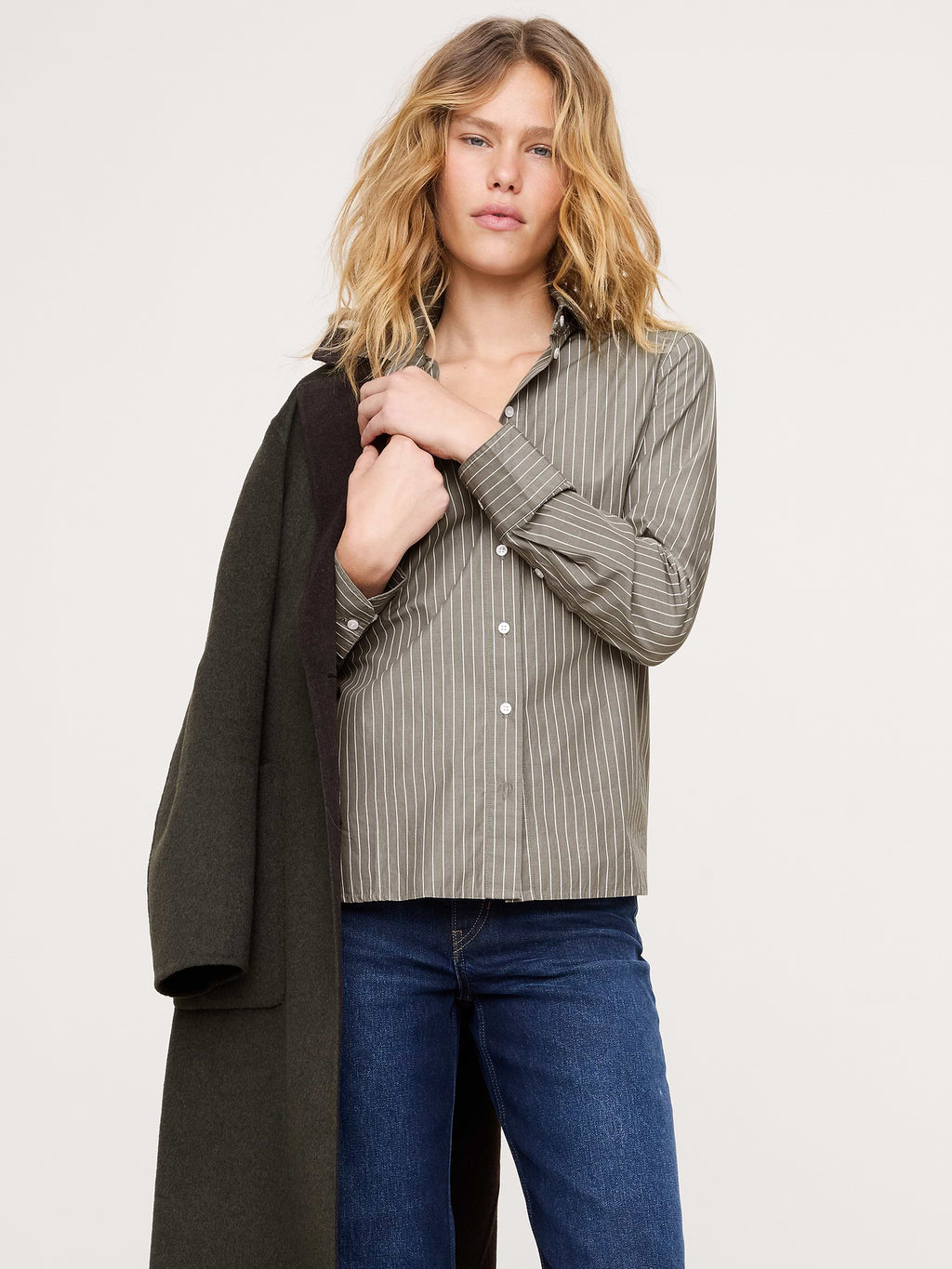 The Everyday Shirt in Cotton Poplin - Olive Green Stripe