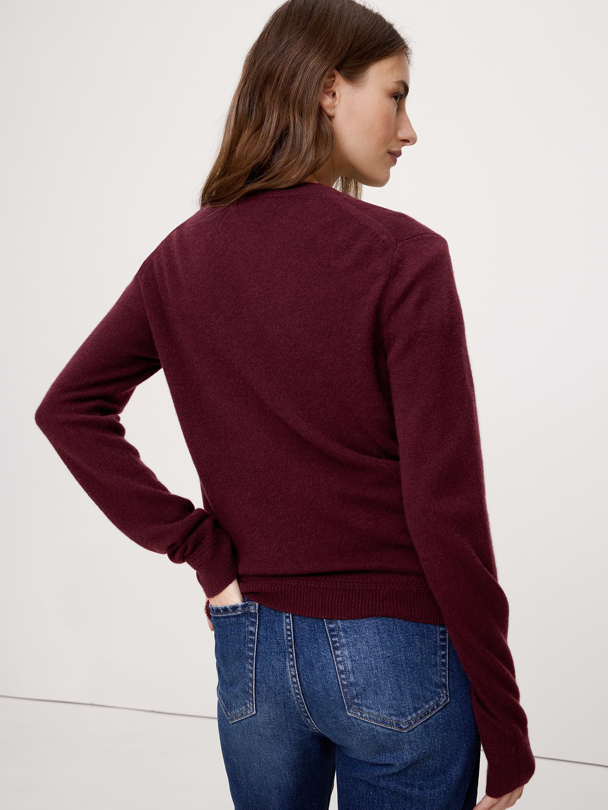 Lightweight Cashmere V-Neck Sweater - Port Wine