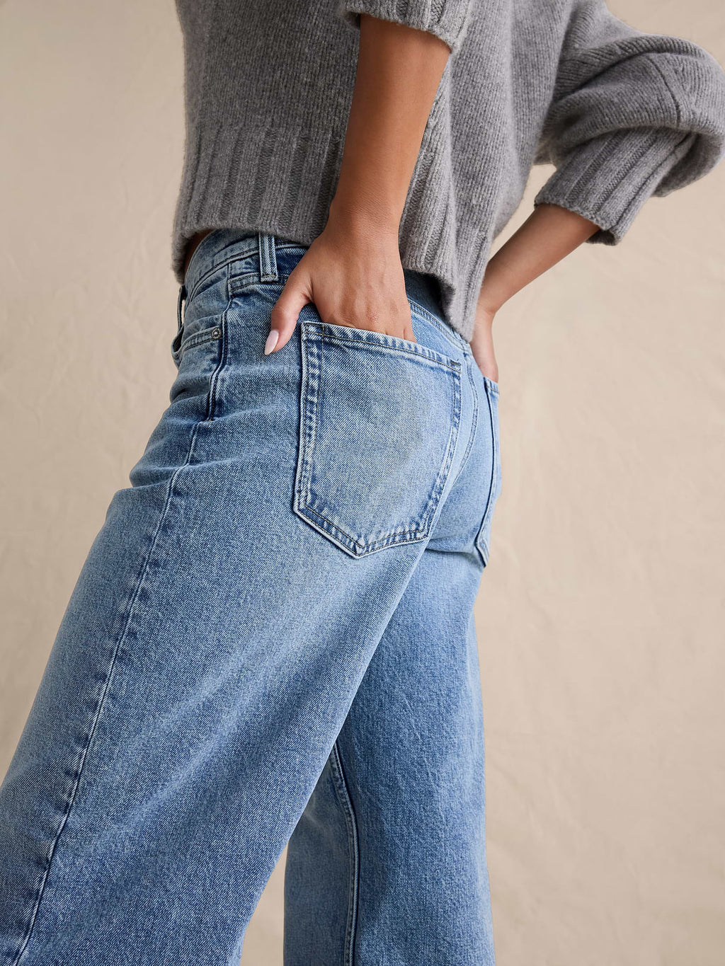 Mid-Rise 90s Classic Jean - Medium Light Wash