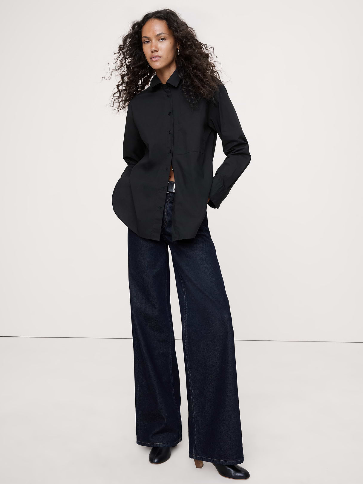 The Oversized Shirt in Cotton Poplin - Black