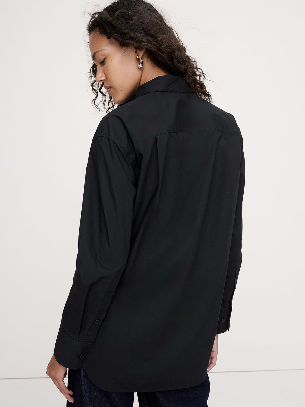 The Oversized Shirt in Cotton Poplin - Black