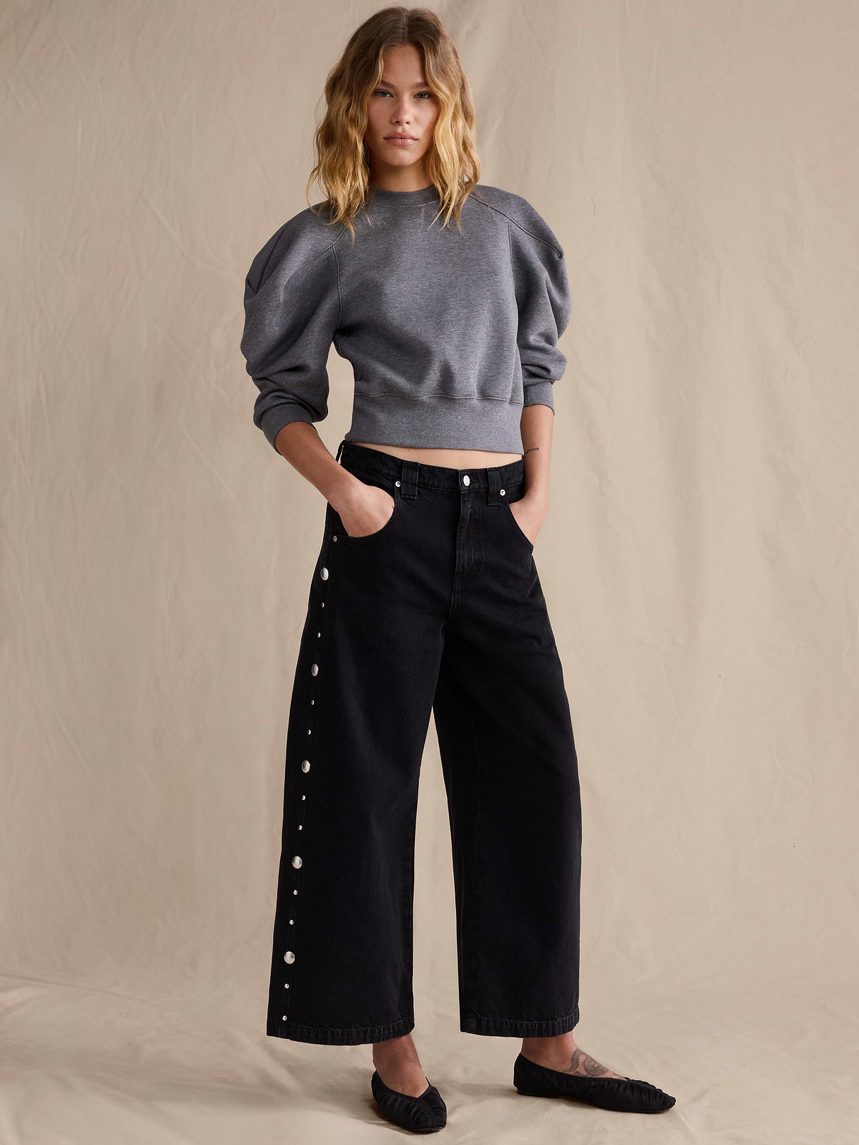 Low-Rise Loose Studded Cropped Jean - Black Rinse Wash