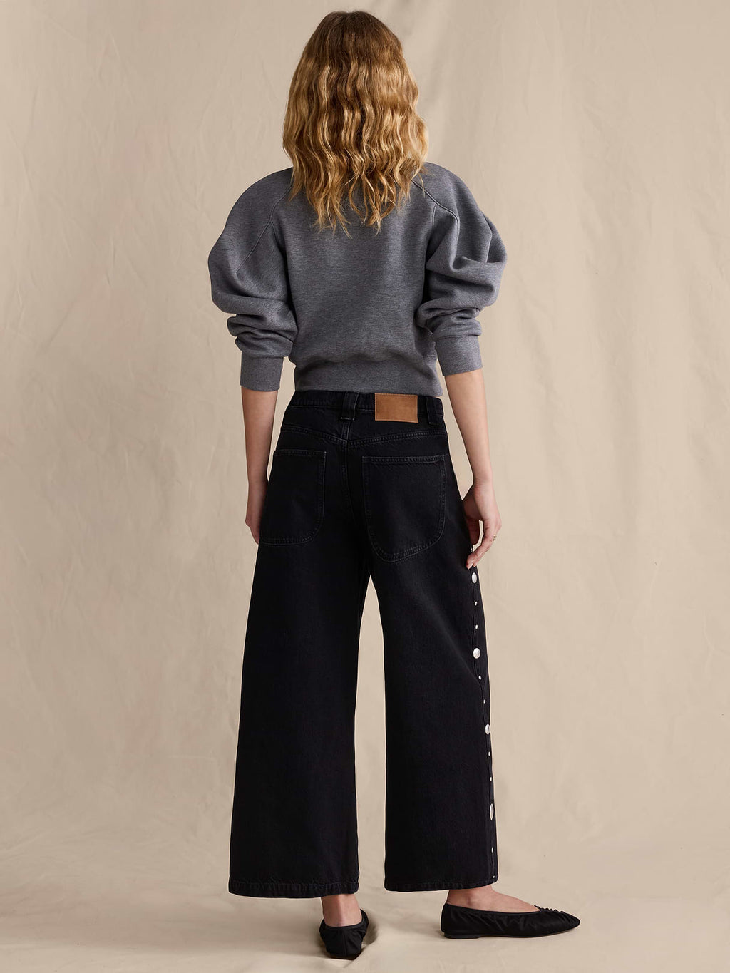 Low-Rise Loose Studded Cropped Jean - Black Rinse Wash
