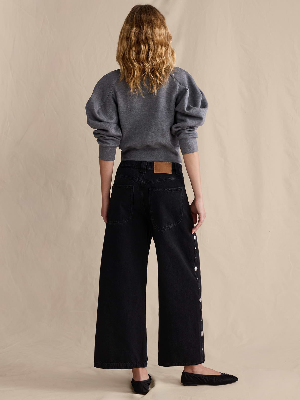 Low-Rise Loose Studded Cropped Jean - Black Rinse Wash