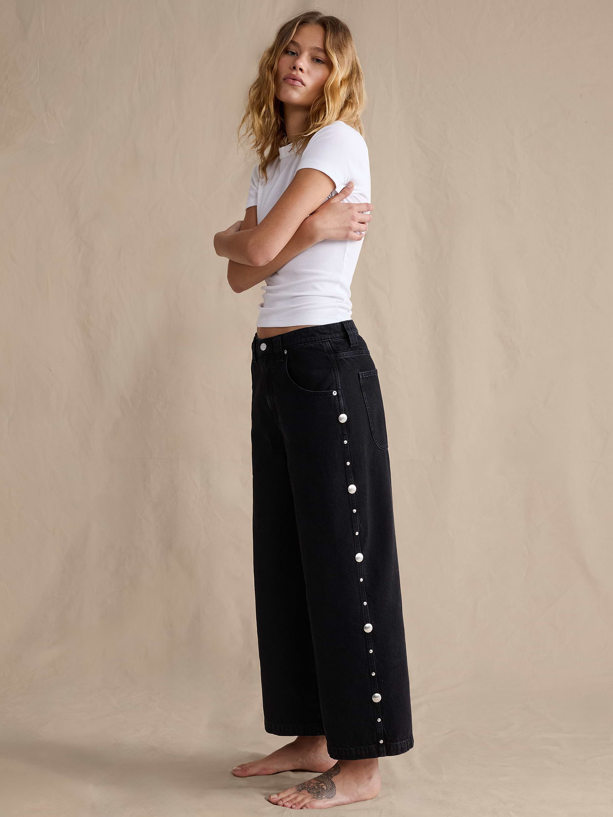 Low-Rise Loose Studded Cropped Jean - Black Rinse Wash