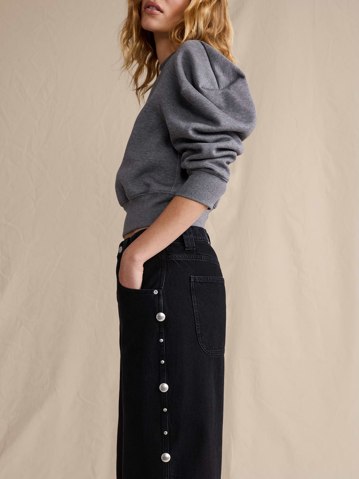 Low-Rise Loose Studded Cropped Jean - Black Rinse Wash