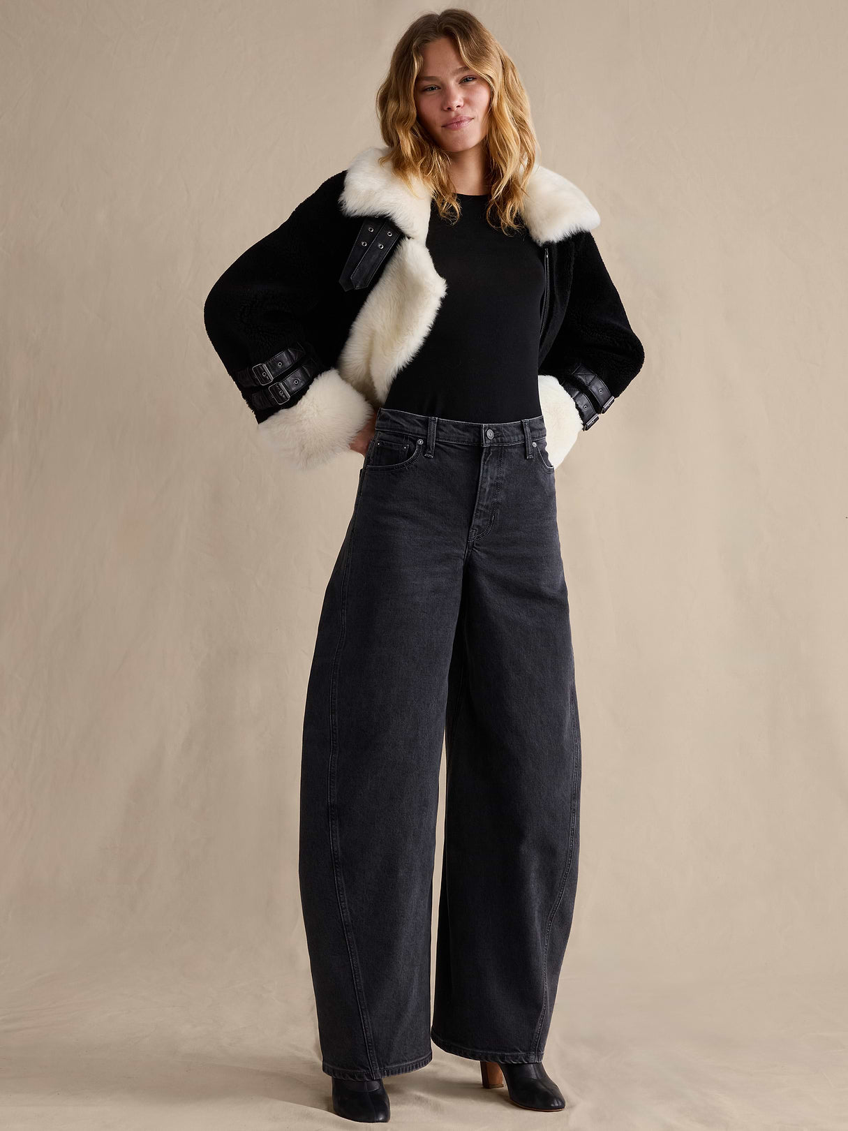 High-Rise Loose Barrel Jean - Washed Black