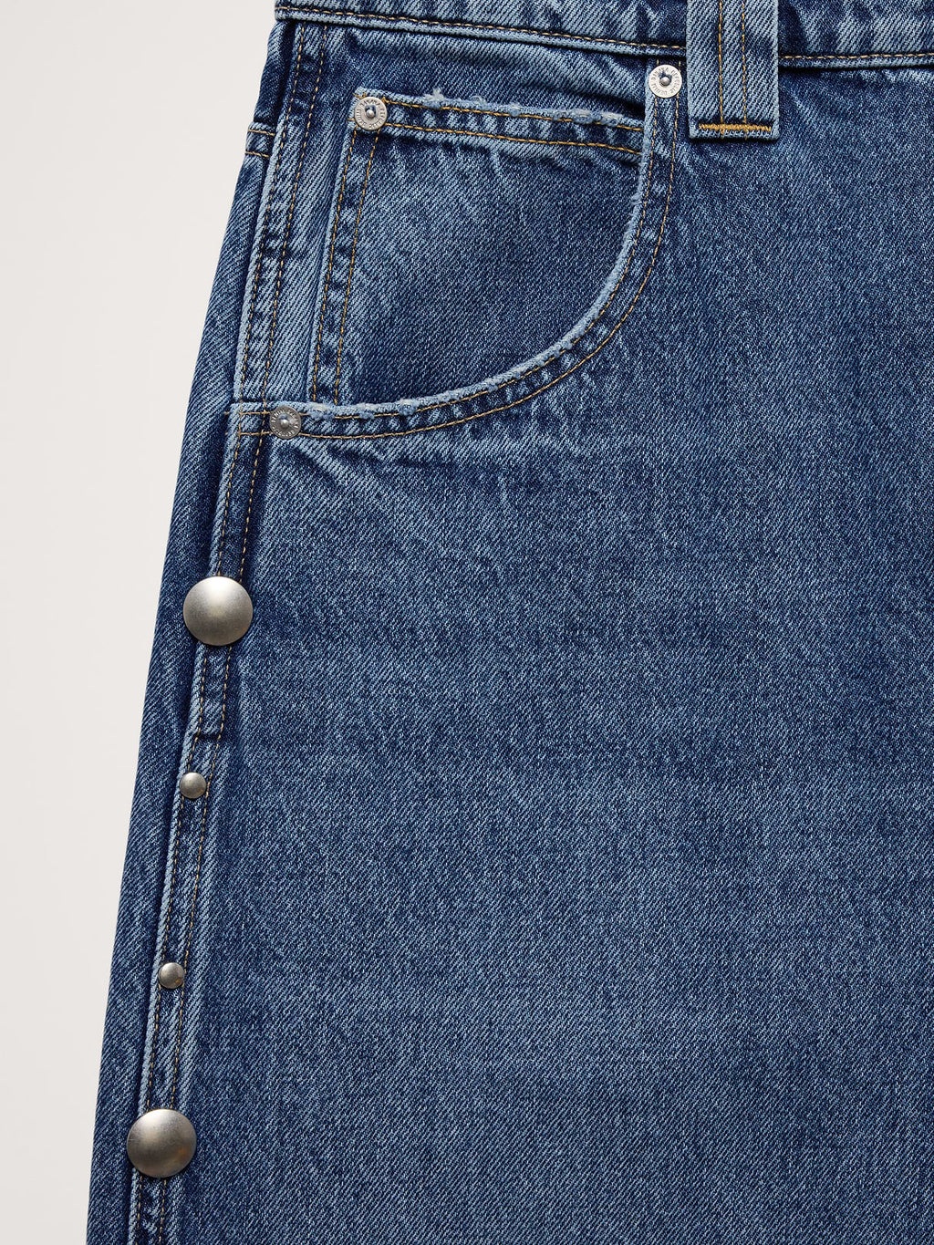 Low-Rise Loose Studded Cropped Jean - Medium Wash