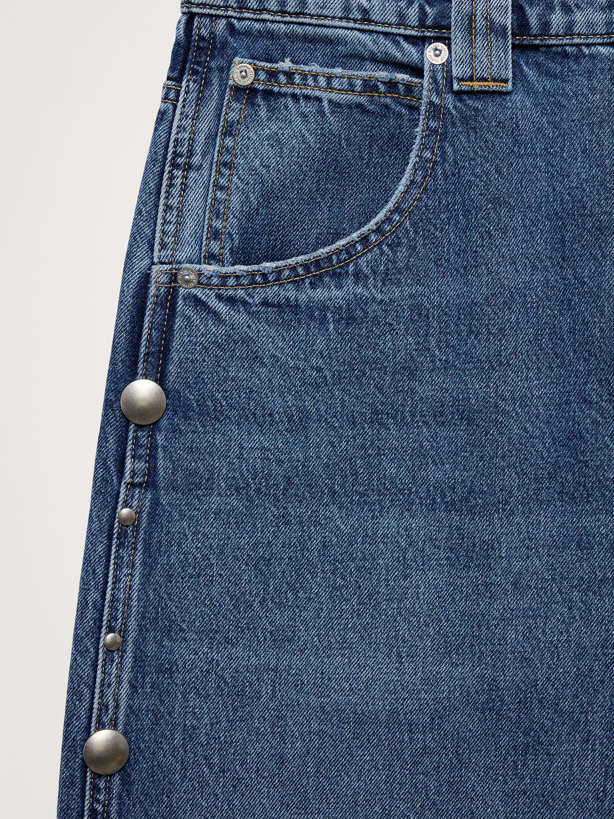Low-Rise Loose Studded Cropped Jean - Medium Wash