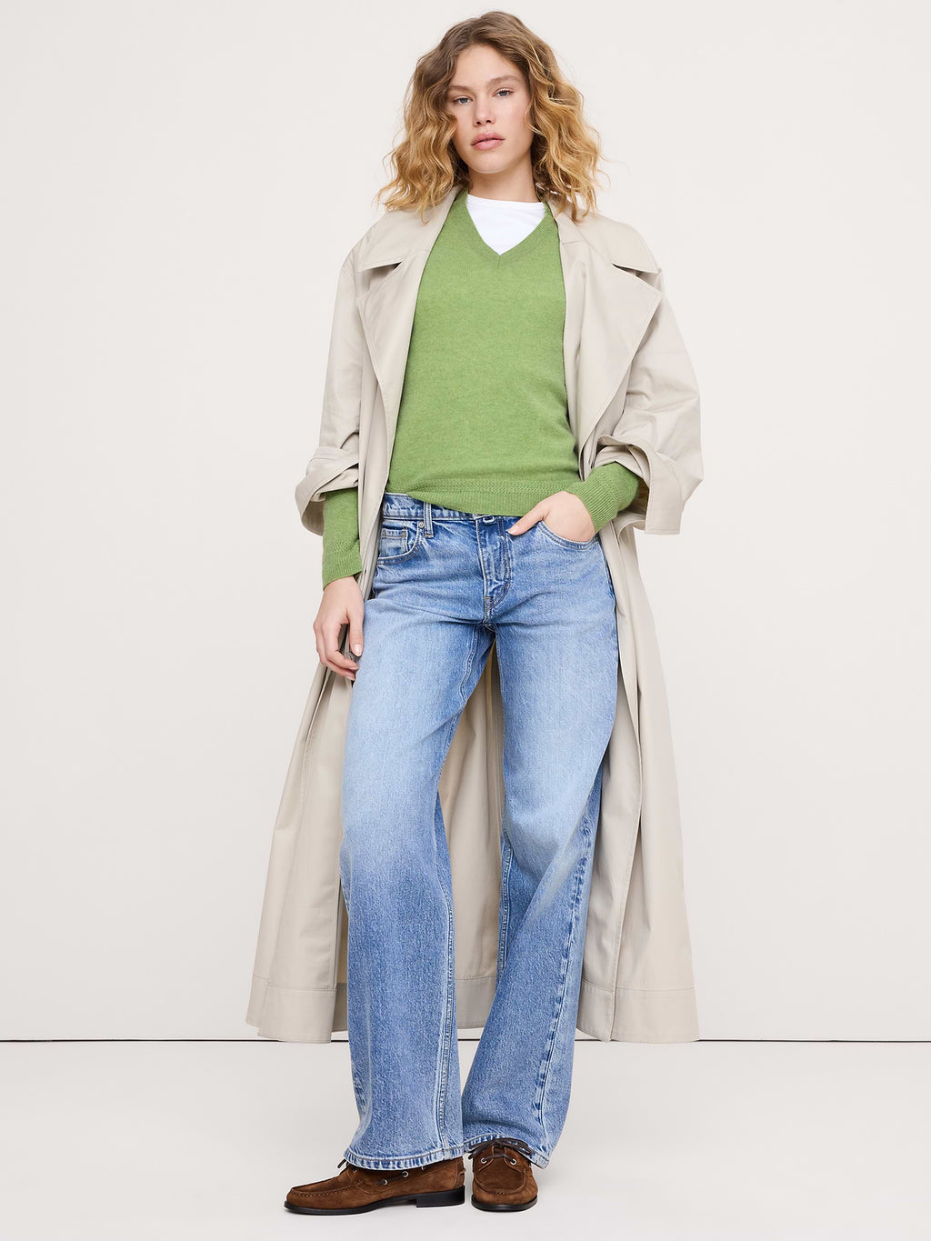 Lightweight Cashmere V-Neck Sweater - Grassy Fields Green