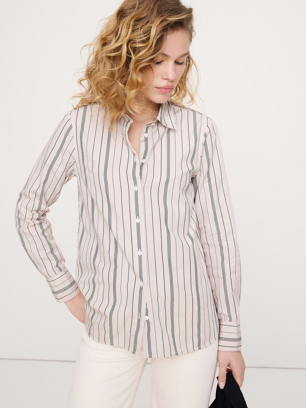 The Everyday Shirt in Cotton Poplin - Beige Stripe