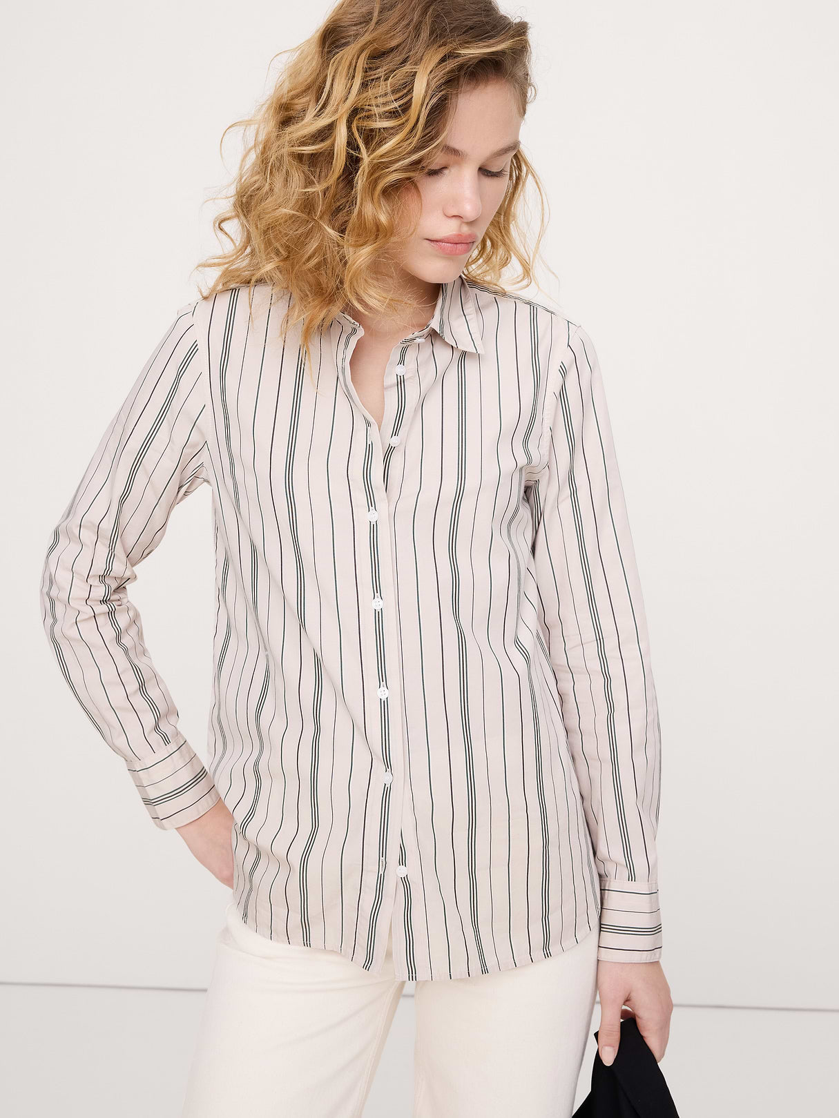 The Everyday Shirt in Cotton Poplin - Beige Stripe