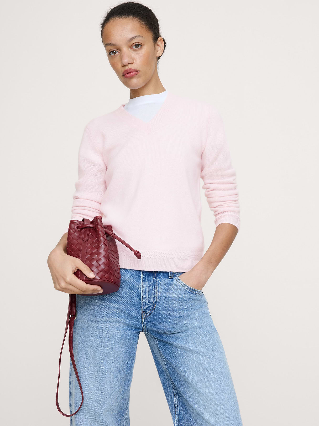 Lightweight Cashmere V-Neck Sweater - Mellow Pink