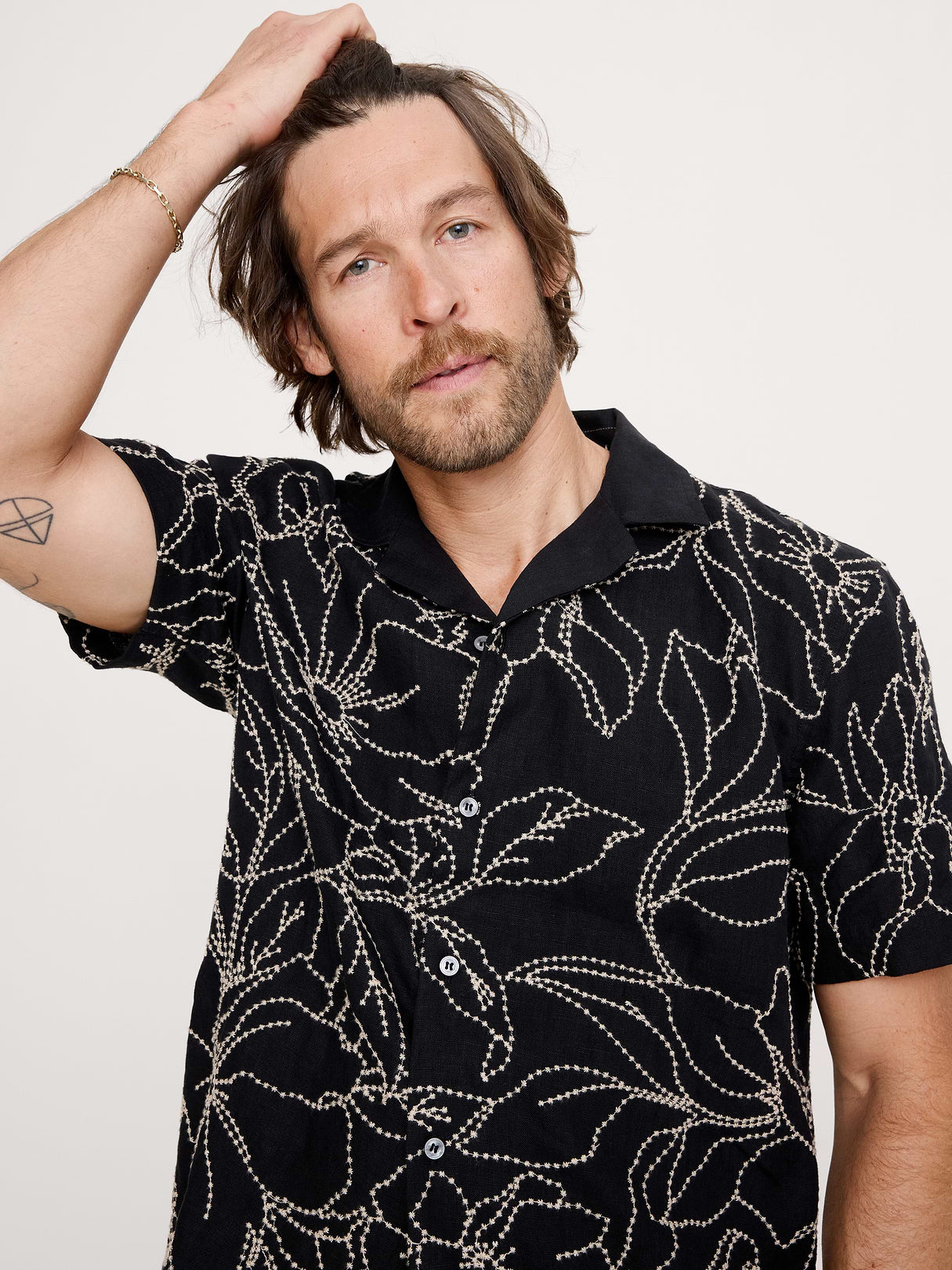 Standard-Fit Embroidered Linen Resort Shirt - Black