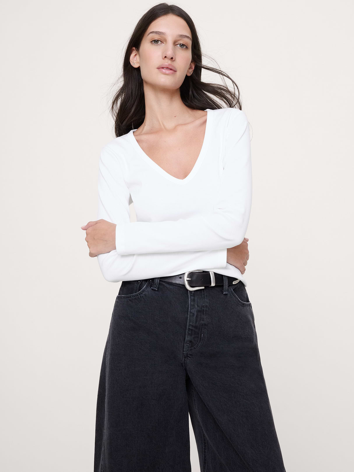 Minimalist Cotton Long-Sleeve V-Neck T-Shirt - White