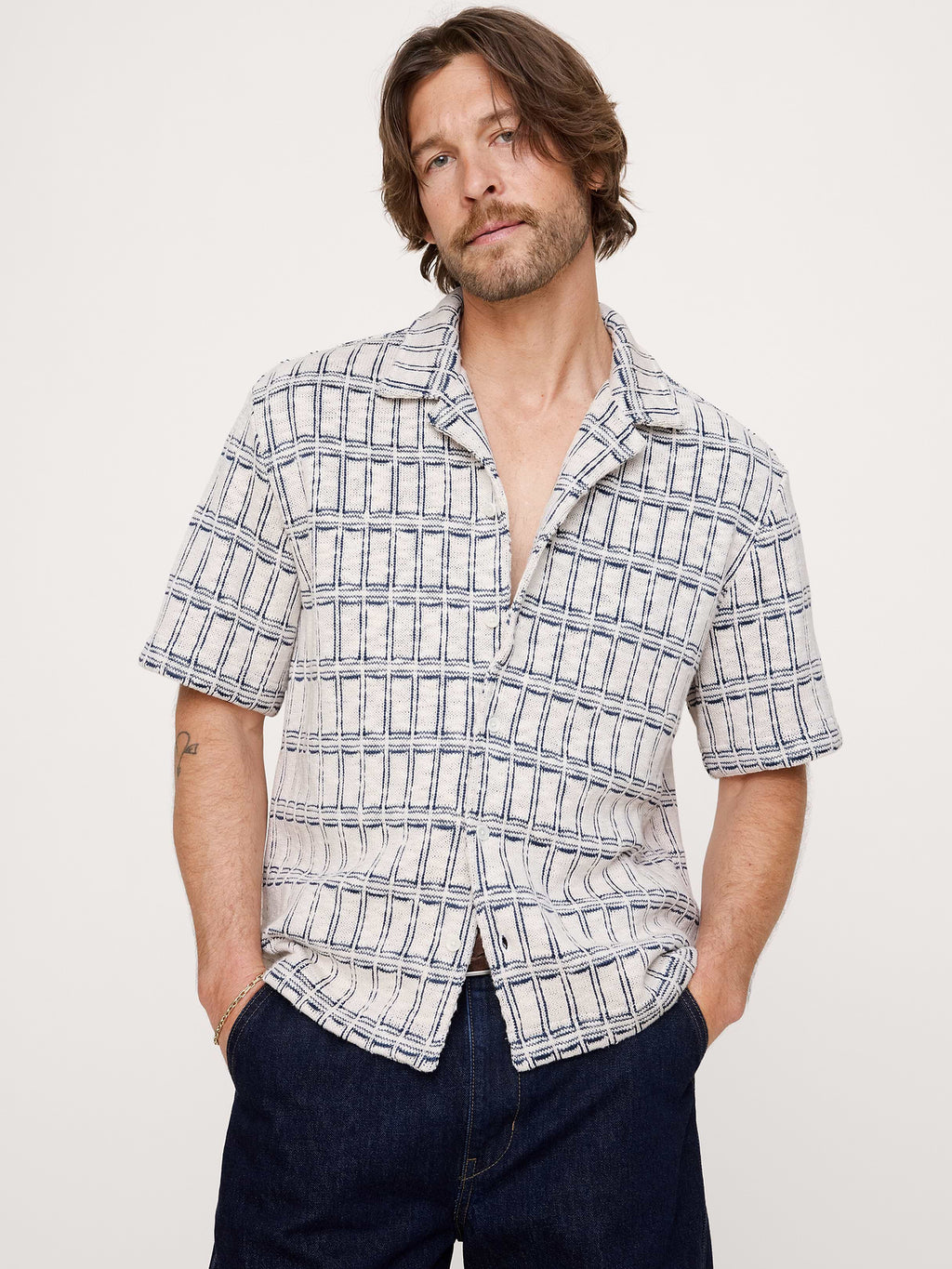 Relaxed-Fit Jacquard Resort Shirt - Cream White & Navy Blue