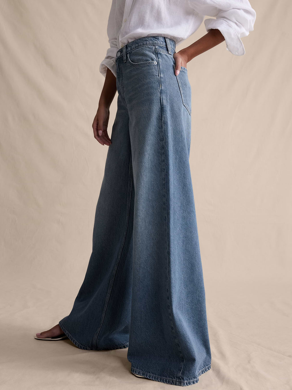 High-Rise Wide-Leg Lightweight Palazzo Jean - Medium Wash