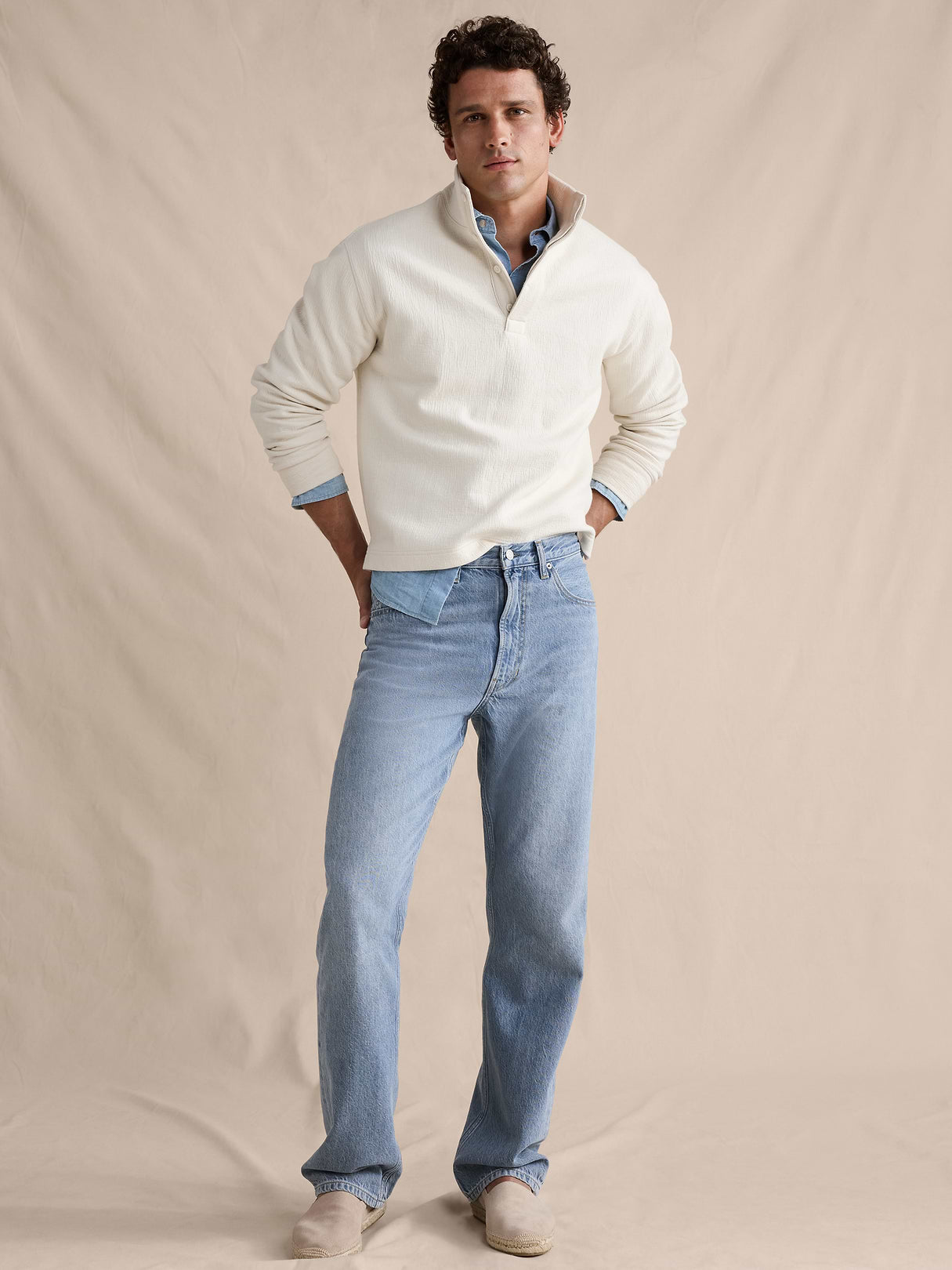 Relaxed-Straight Lightweight Jean - Light Wash