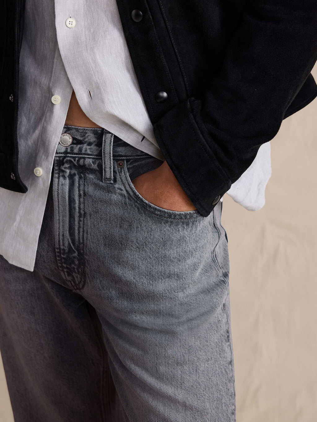 Relaxed-Straight Lightweight Jean - Medium Gray Wash