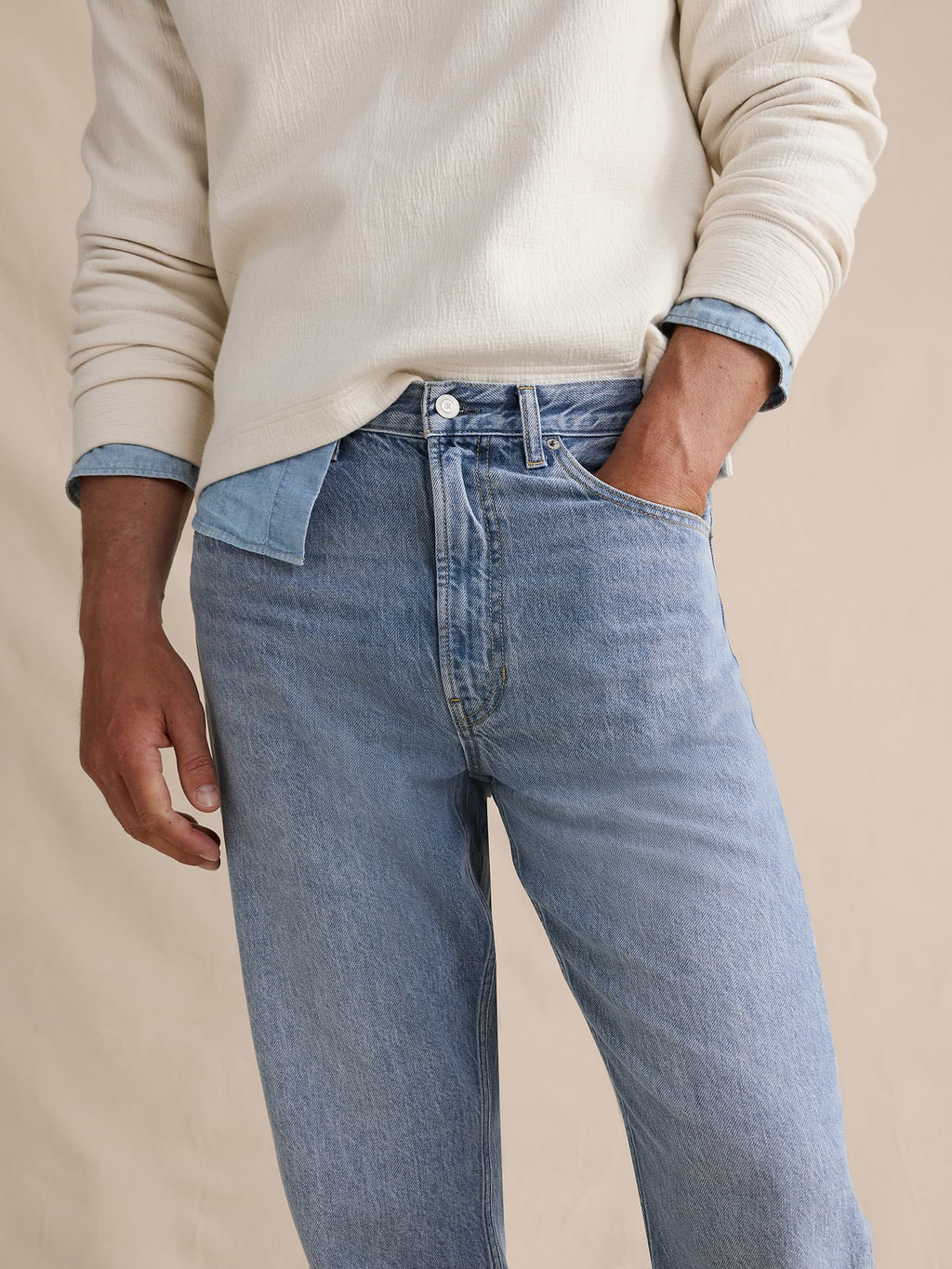 Relaxed-Straight Lightweight Jean - Light Wash