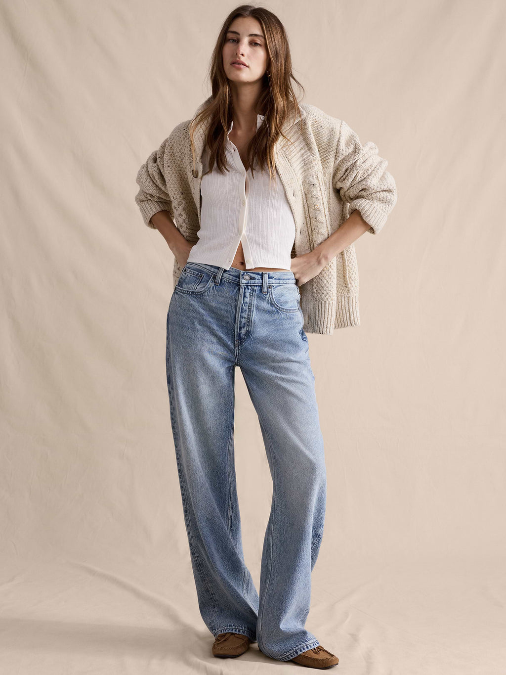 Mid-Rise Baggy-Straight Lightweight Jean - Light Wash