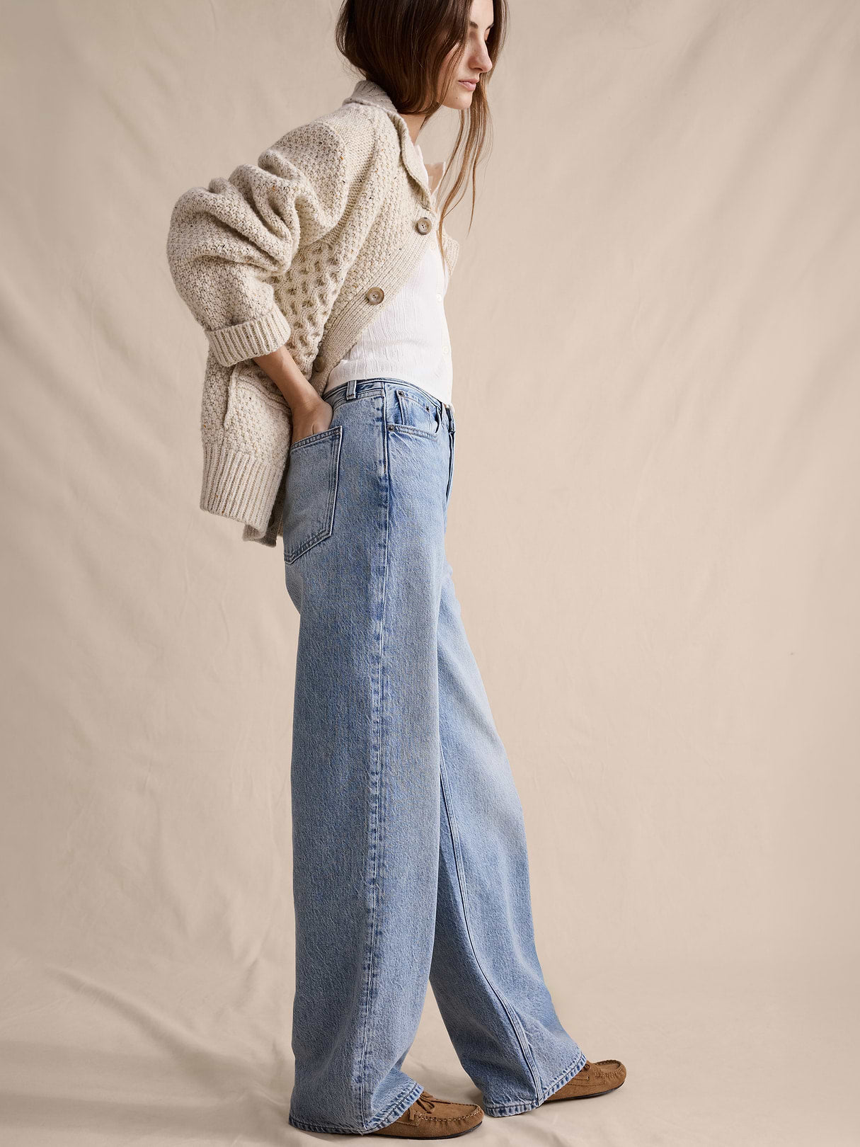Mid-Rise Baggy-Straight Lightweight Jean - Light Wash